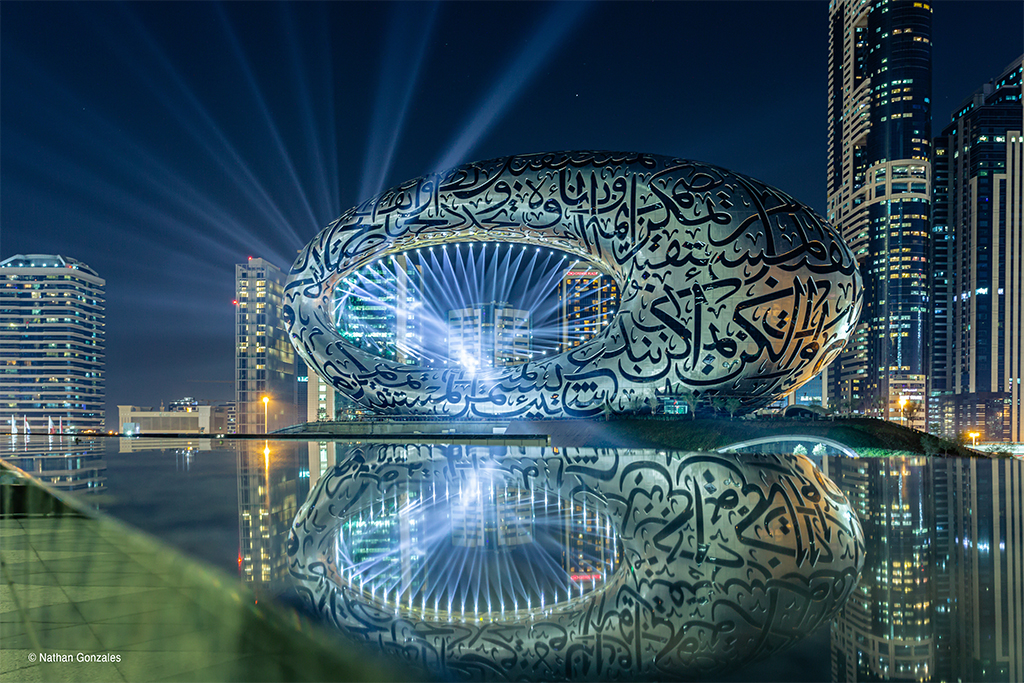 Eclipse y Claypaky iluminaron el Museo del Futuro para el Día Nacional de  los EAU