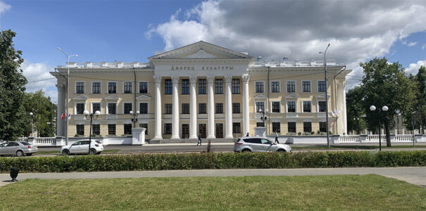 Robe en centro cultural Said-Galiev (Photo: LTM)