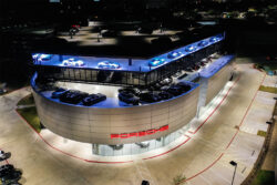 Elation en Porsche Austin