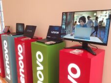 Lenovo monitores