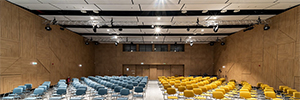 El Centro de Congresos de Burgas ilumina su salón de eventos con Elation