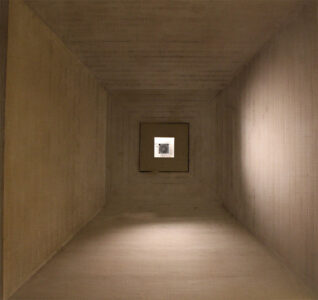 Anolis ilumina el auditorio del Louvre