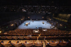 Robe Det Norske L-Stickland y P-Sandberg