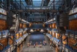 L-Acoustics en Harbourfront Centre Theatre