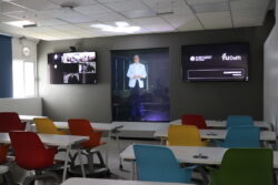 TEC 和代尔夫特理工大学教授全息图