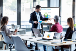 Ingram Micro Vseven panel interactivo Android 11