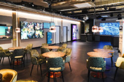 tvONE CORIOmaster2 en Kern Stelly