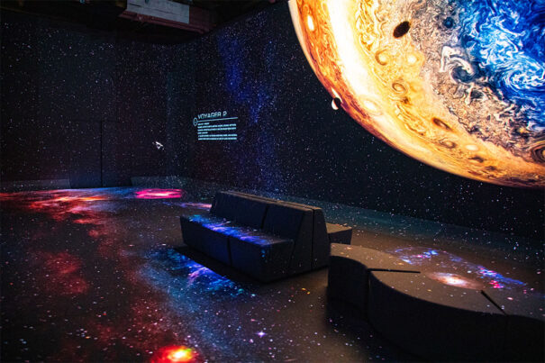 Christie en Illuminarium Distillery District Toronto