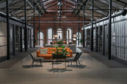 Genelec en escuela comunicación Berghs