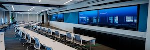 ReliaQuest cria espaços de colaboração eficientes com a Sony Bravia