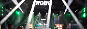 Robeは、最も人気のある照明器具にIP65バージョンを選択しています
