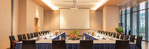 El hotel Wyndham Ocean Dragon equipa sus salas de reuniones con Harman