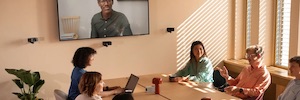 Huddly Crew aporta más flexibilidad a las reuniones con el nuevo modo de altavoz