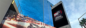 El hotel Elara Las Vegas actualiza su soporte de digital signage con SNA Displays