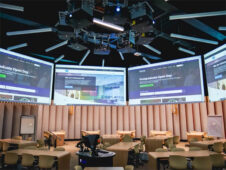 Universal AV con Sharp Nec en Universidad de Newcastle