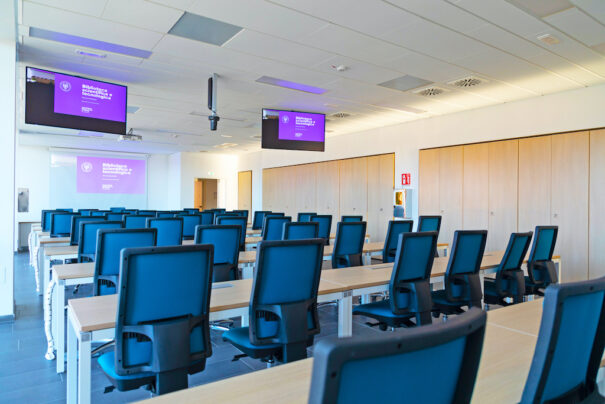 Universidad Udine Extron