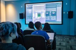 Universidad Full Sail Martin Audio Dolby