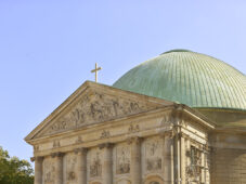 Holoplot en catedral de Santa Eduvigis