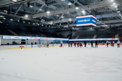 Leyard en estadio hockey hielo Red Bull Salzburgo