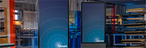 Ideum presenta un quiosco táctil de movimiento vertical de 43 pulgadas