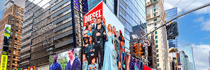 SNA diseña una fachada de vídeo Led multipantalla en 5 Times Square