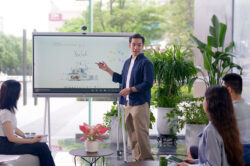 Yealink acuerdo distribución con Earpro EES