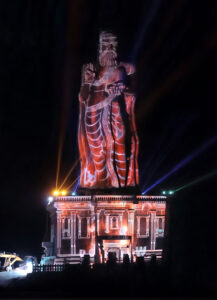 Christie ilumina Thiruvalluvar