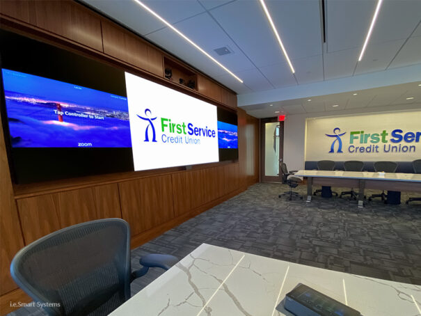 SNA Displays en First Service Credit Union