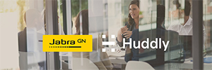 Jabra y Huddly mejoran la colaboración híbrida en salas de reuniones grandes