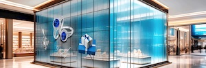 Traulux by Charmex redefine el retail con sus pantallas Led transparentes