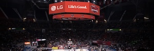 LG transforma el Buesa Arena con un innovador videomarcador LED 360º que redefine la experiencia del aficionado