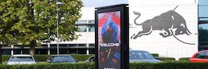 Oracle Red Bull Racing potencia con PPDS su marca en exterior con Philips Public Led