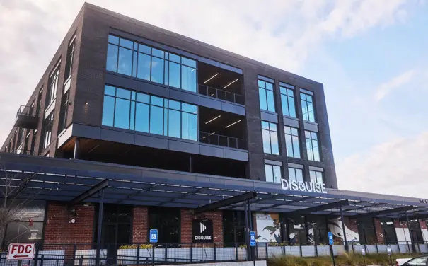 Disguise Atlanta Experience Oficinas Showroom