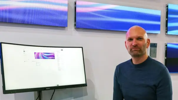 Marco Van Der Knaap junto a Philips LED Configurator