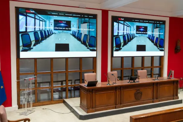 Hikvision スクリーンを備えたサラゴサ商工会議所