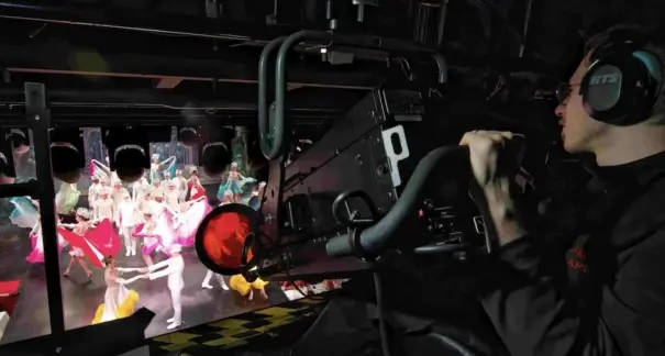 Robert Juliat en Moulin Rouge (Foto: Philippe Wojazer / Moulin Rouge) Robert Julliat En Moulin Rouge 1