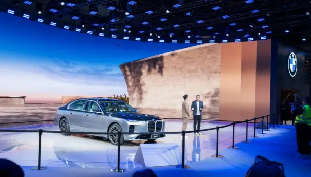 Absen Bmw Salon Automovil Pekin